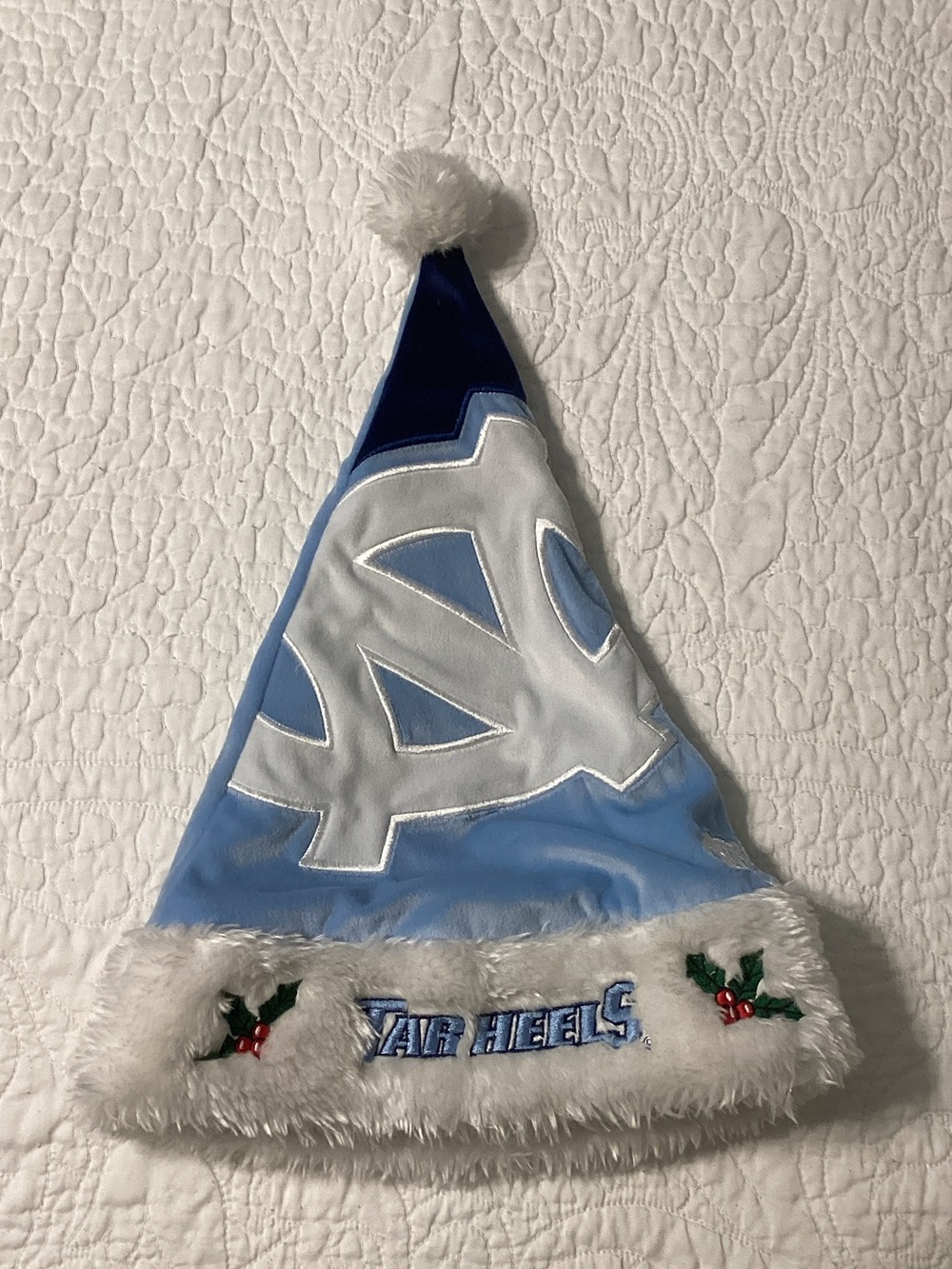 Forever Collectibles North Carolina Tar Heels Blue & White Holiday Hat